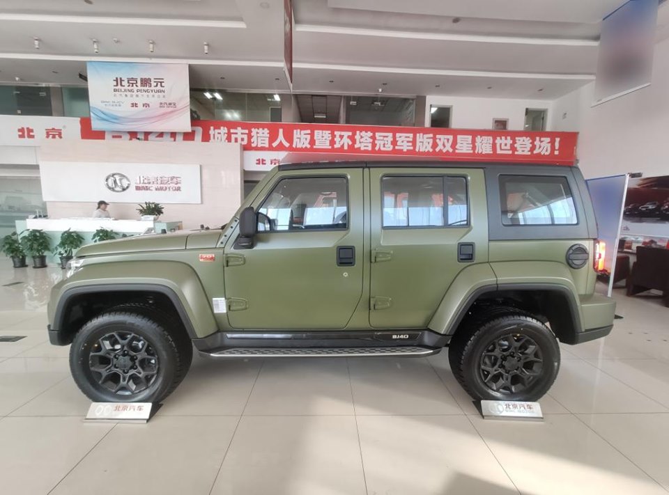 Bộ v&agrave;nh được sơn m&agrave;u đen tương phản