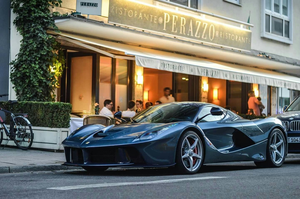 Si&ecirc;u phẩm Ferrari LaFerrari m&agrave;u sơn xanh Blu Ahrabian
