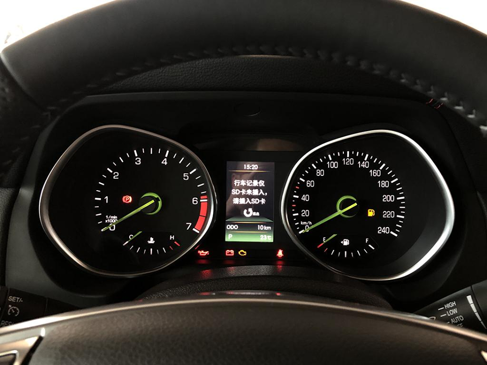 BAIC BJ80 70 Anniversary Edition d&ugrave;ng động cơ xăng tăng &aacute;p 2,3 l&iacute;t
