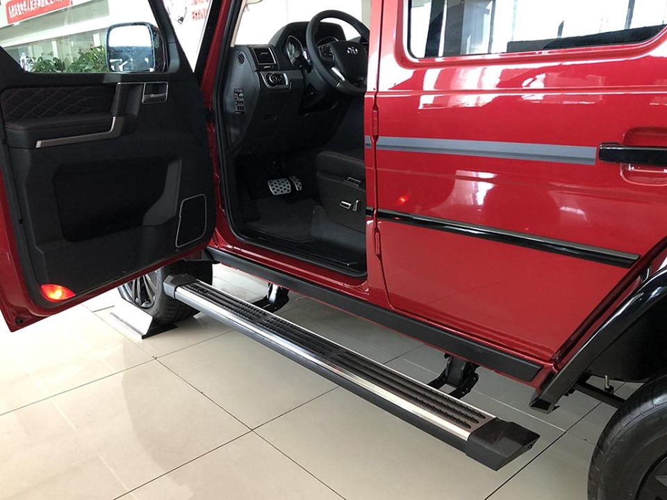Bậc cửa l&ecirc;n xuống chỉnh điện của BAIC BJ80 70 Anniversary Edition