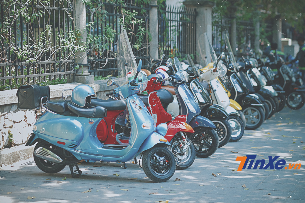 D&agrave;n xe Modern Vespa của những người chơi xe tại H&agrave; Nội đ&atilde; c&oacute; dịp được hội tụ lại.a