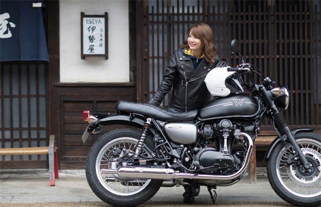 Bụi bặm v&agrave; thanh lịch c&ugrave;ng Kawasaki W800
