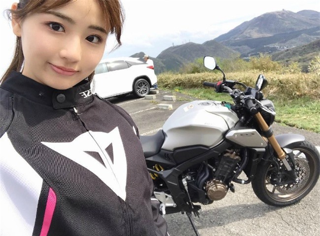 Vui vẻ b&ecirc;n chiếc Honda CB650R