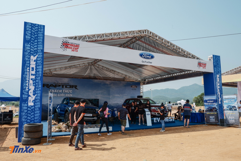 Ford Việt Nam cũng mang &ldquo;h&agrave;ng khủng&rdquo; Ranger Raptor đến