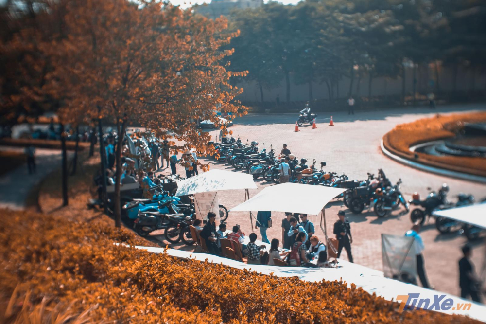 Với quy m&ocirc; tổ chức của năm 2019 kh&ocirc;ng c&ograve;n qu&aacute; ph&ocirc; trương v&agrave; ồn &agrave;o, lượng xe trong buổi họp năm nay l&agrave; khoảng 300 xe