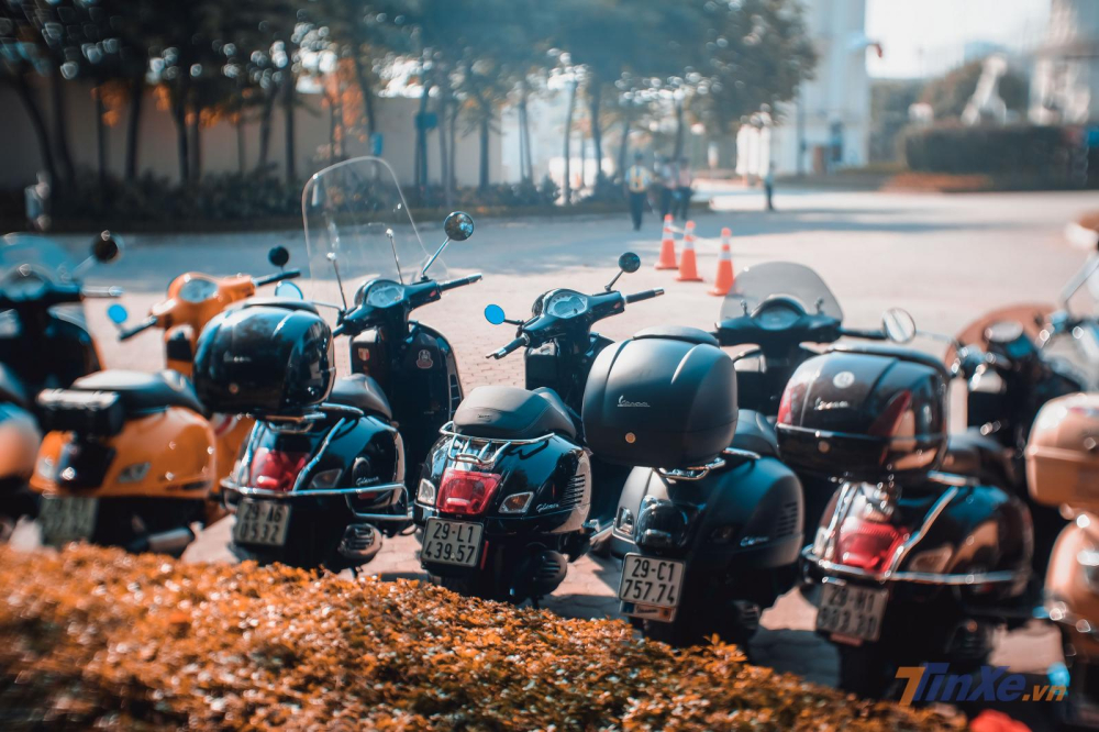 Sự g&oacute;p mặt của CLB Vespa H&agrave; Nội khiến d&agrave;n xe trở n&ecirc;n điệu đ&agrave; v&agrave; th&ecirc;m ch&acirc;t &Yacute;
