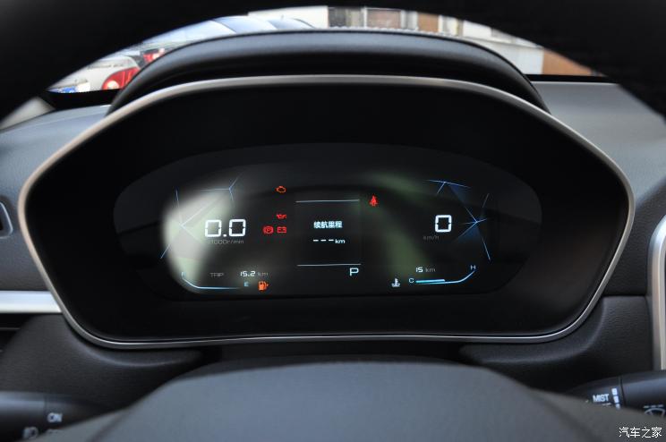 Bảng đồng hồ kỹ thuật số của Baojun 530 2020
