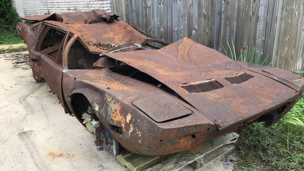 Đống sắt vụn n&agrave;y từng l&agrave; một chiếc De Tomaso Pantera đời 1971
