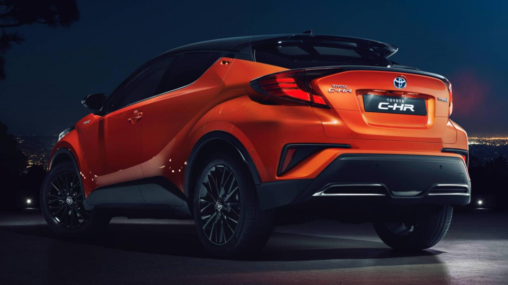 Toyota C-HR 2020 được bổ sung đ&egrave;n hậu LED mới
