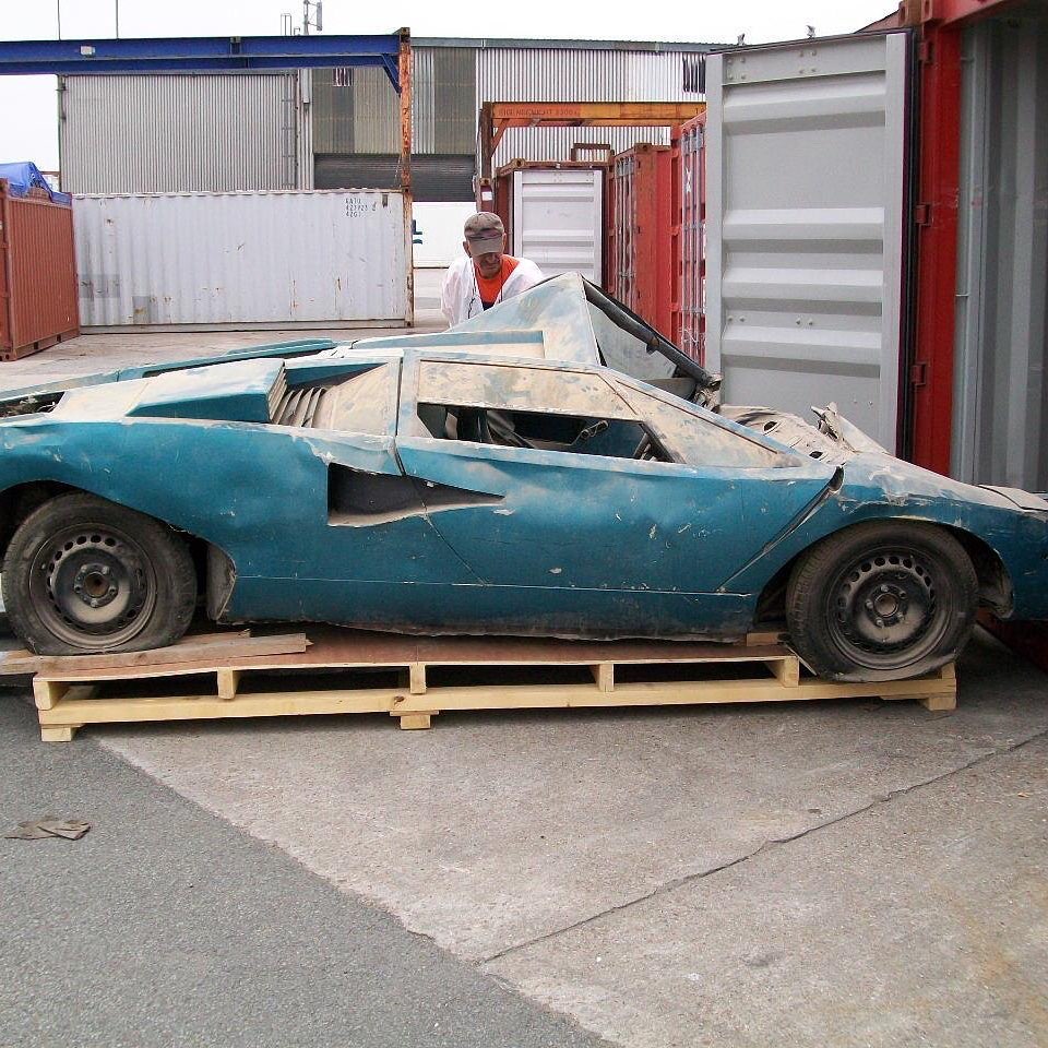 Chiếc Lamborghini Countach LP400 Periscopio được đưa về &Yacute; để chuẩn bị cho qu&aacute; tr&igrave;nh phục chế