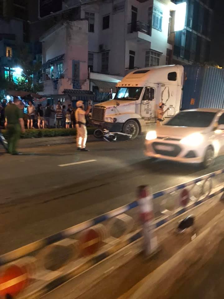 Lực lượng chức năng điều tiết giao th&ocirc;ng