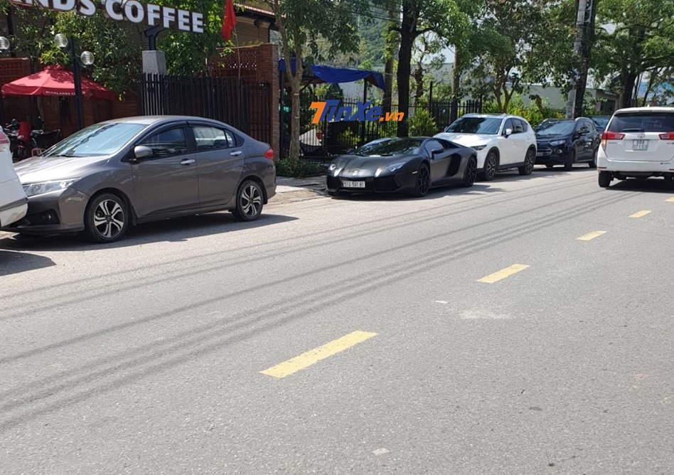 Si&ecirc;u xe Lamborghini Aventador LP700-4 tr&ecirc;n đường phố tại Ph&uacute; Quốc