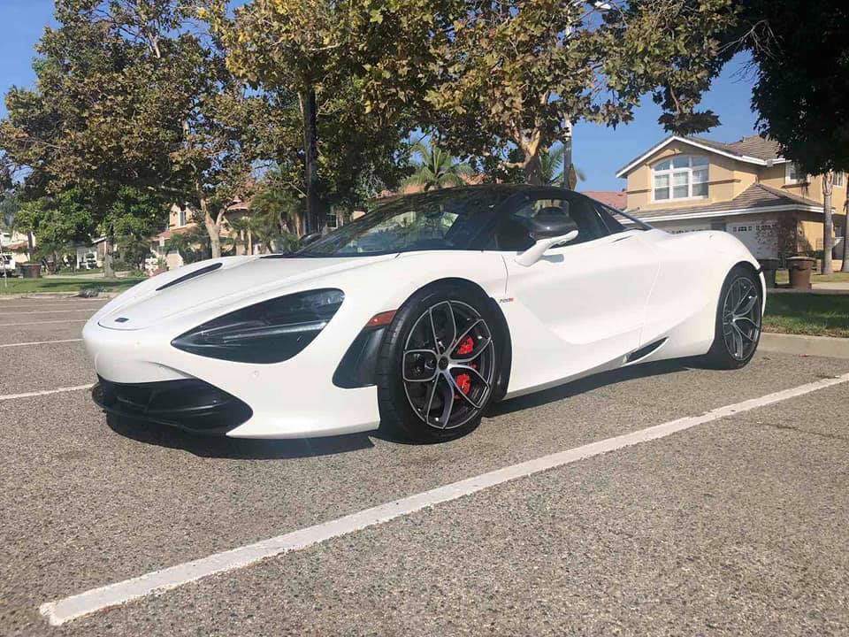 Chiếc McLaren 720S Spider thuộc bản Luxury Trims với g&oacute;i tuỳ chọn carbon ở ngoại v&agrave; nội thất