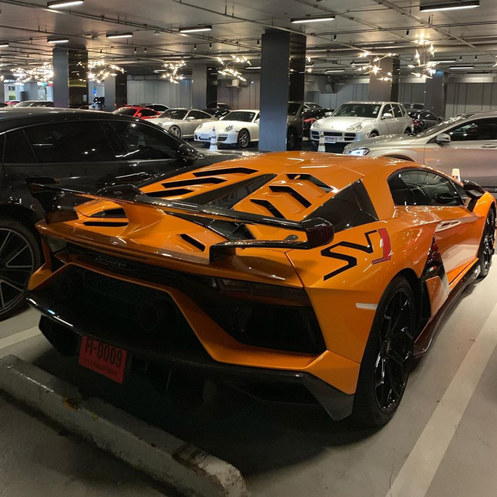 Chiếc si&ecirc;u xe Lamborghini Aventador SVJ n&agrave;y c&oacute; m&agrave;u sơn cam Arancio Atlas