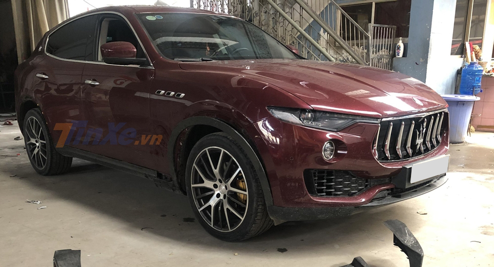 Maserati Levante đầu ti&ecirc;n ở Việt Nam l&ecirc;n g&oacute;i độ Shtorm GT của h&atilde;ng Larte Designs kh&ocirc;ng được th&ocirc;ng n&ograve;ng động cơ nhưng đ&atilde; thay ống xả độ của Akrapovic