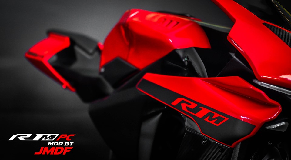 Phần nhựa tạo h&igrave;nh như b&igrave;nh xăng của Yamaha R1M