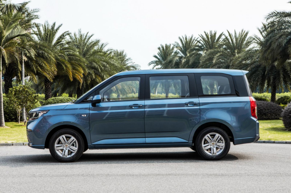 Wuling Hong Guang Plus 2020 c&oacute; k&iacute;ch thước chỉ nhỏ hơn một ch&uacute;t so với Honda Odyssey
