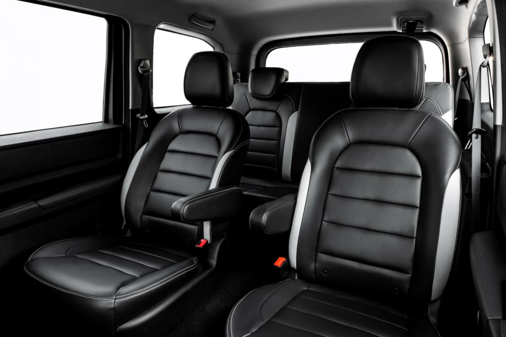 Ghế bọc da tạo cảm gi&aacute;c cao cấp của Wuling Hong Guang Plus 2020