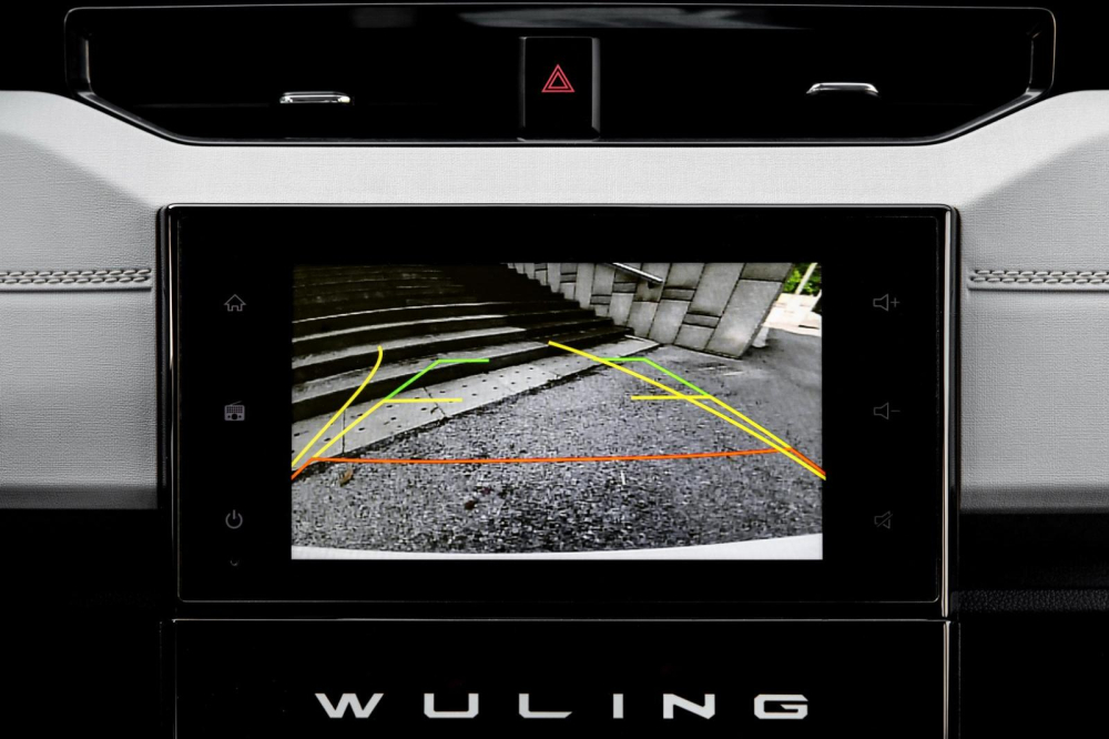 H&igrave;nh ảnh thu về từ camera l&ugrave;i được hiển thị tr&ecirc;n m&agrave;n h&igrave;nh trung t&acirc;m