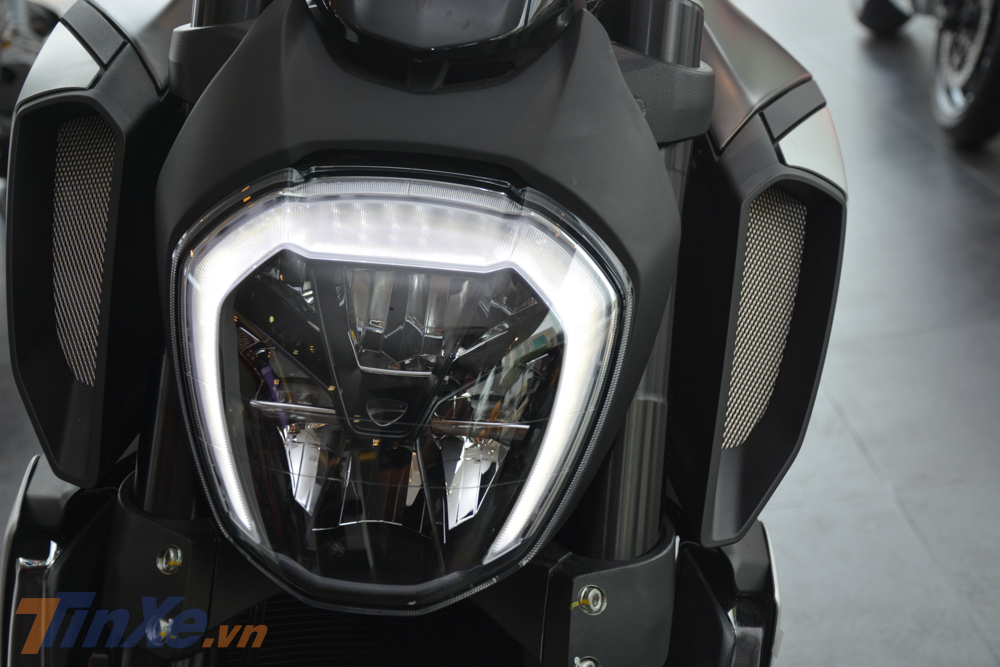 Cận cảnh Cận cảnh đôi mắt của Ducati Diavel 1260