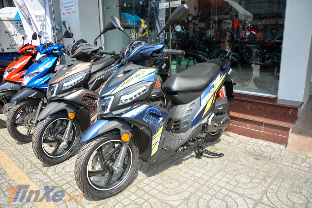 Benelli VZ125i 2019 v&agrave; kế b&ecirc;n l&agrave; Honda Beat nhập từ Indonesia 