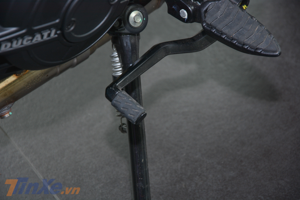 Ducati Diavel 1260 bản tiêu chuẩn không tích hợp sẵn hệ thống sang số nhanh hai chiều Ducati Quick Shift up & down (DQS) EVO Ducati Diavel 1260 bản tiêu chuẩn không tích hợp sẵn hệ thống sang số nhanh hai chiều Ducati Quick Shift up & down (DQS) EVO