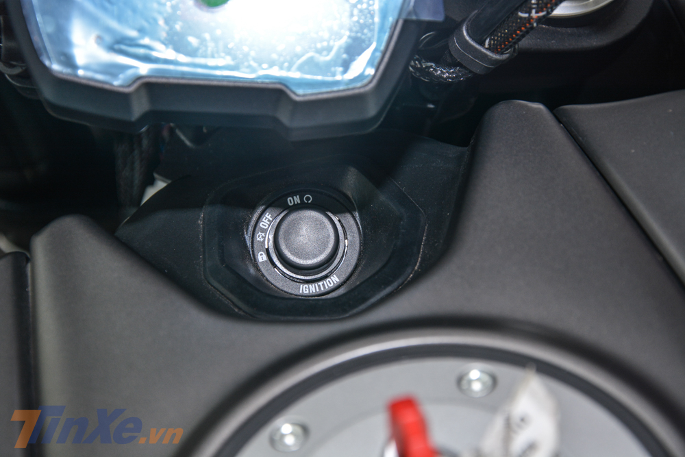 Nút khởi động nhanh trên Ducati Diavel 1260 Nút khởi động nhanh trên Ducati Diavel 1260