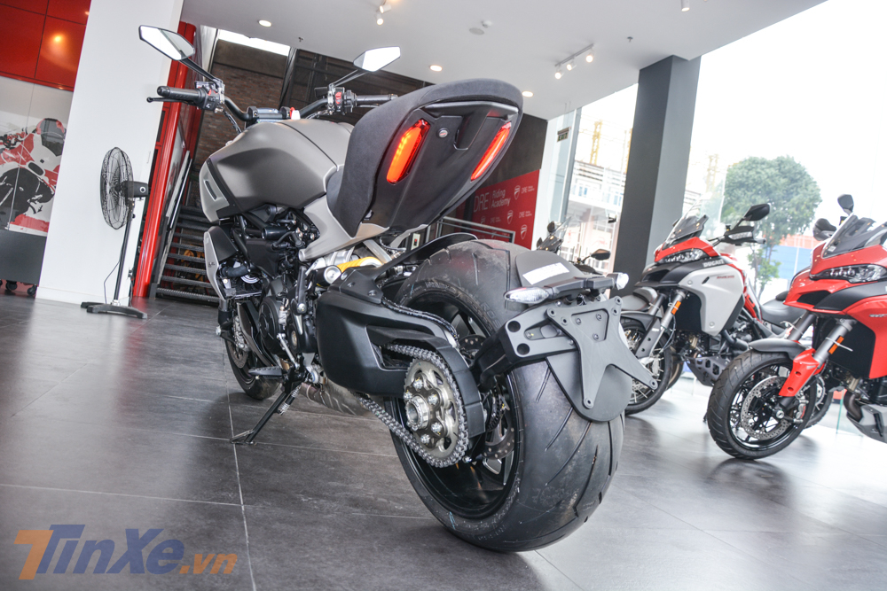 Vẻ đẹp của Ducati Diavel 1260 bản tiêu chuẩn Vẻ đẹp của Ducati Diavel 1260 bản tiêu chuẩn
