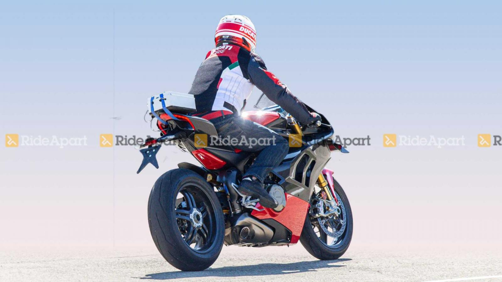 Phi&ecirc;n bản Panigale V4 mới cũng sử dụng d&agrave;n &aacute;o đậm t&iacute;nh kh&iacute; động học