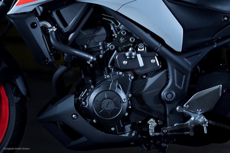 Động cơ của Yamaha MT-03 2020 vẫn l&agrave; loại xylanh đ&ocirc;i, 321 cc của thế hệ cũ