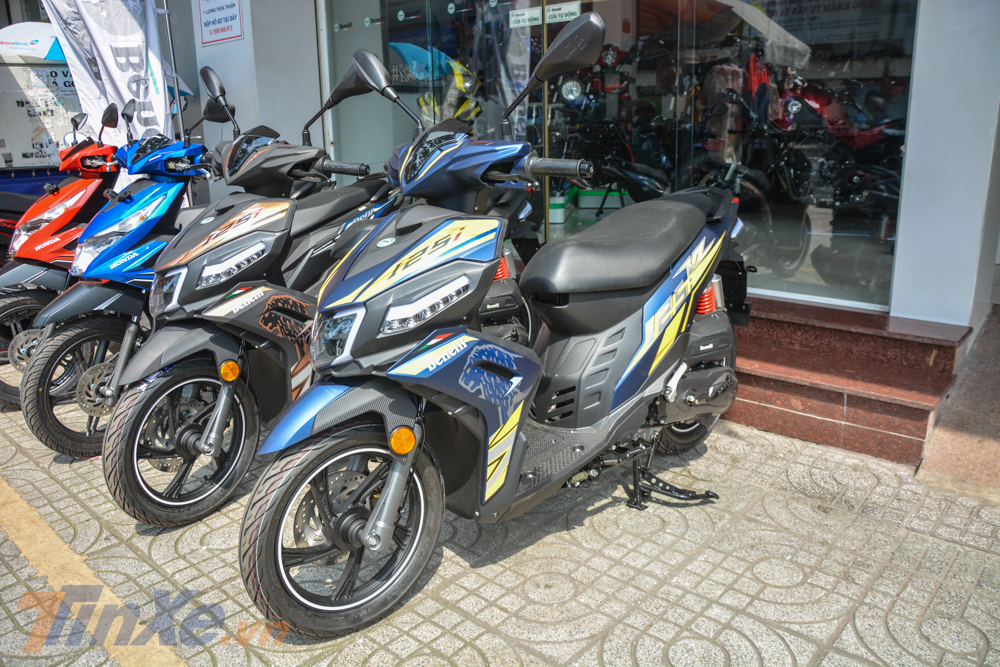 Benelli VZ125i phiên bản đặc biệt có màu sơn đen mờ và tem màu nâu đất