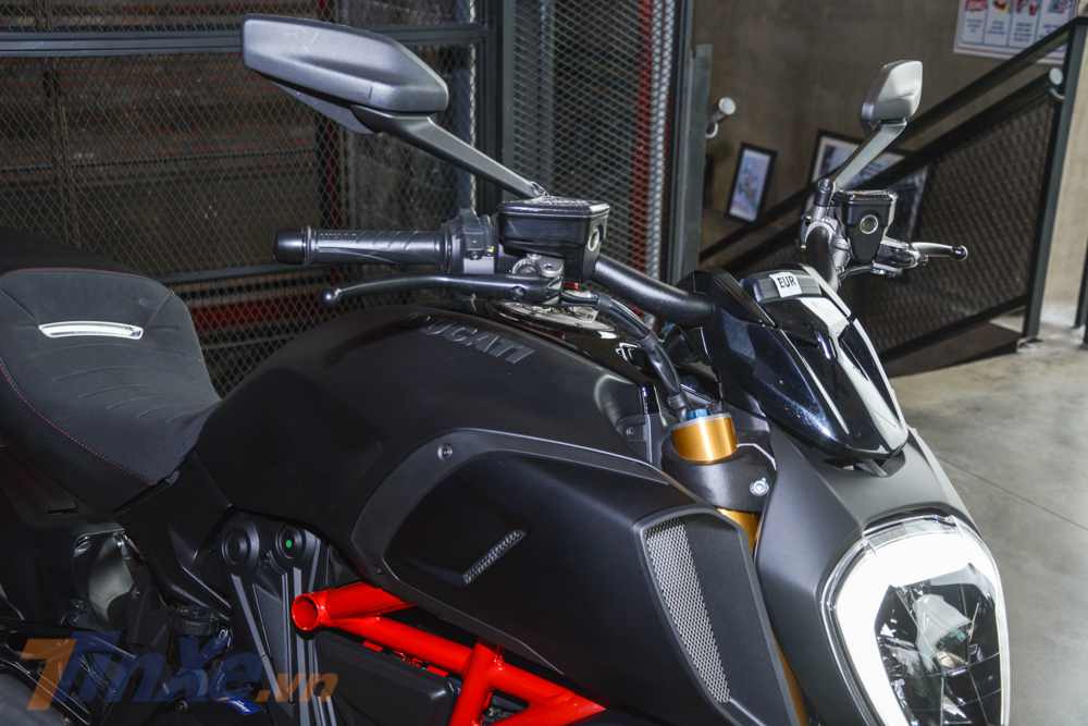 M&agrave;u Thrilling Black chỉ c&oacute; tr&ecirc;n phi&ecirc;n bản đặc biệt của Ducati Diavel 1260 2019