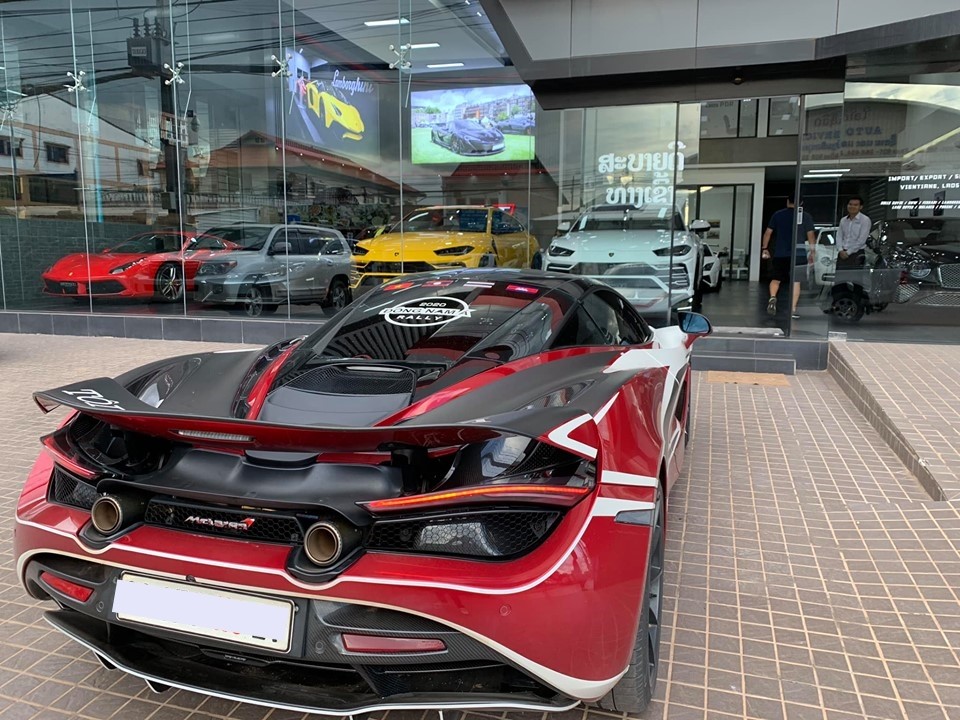 C&ograve;n đ&acirc;y l&agrave; chiếc McLaren 720S gh&eacute; thăm showroom si&ecirc;u xe c&oacute; tiếng khi đến L&agrave;o