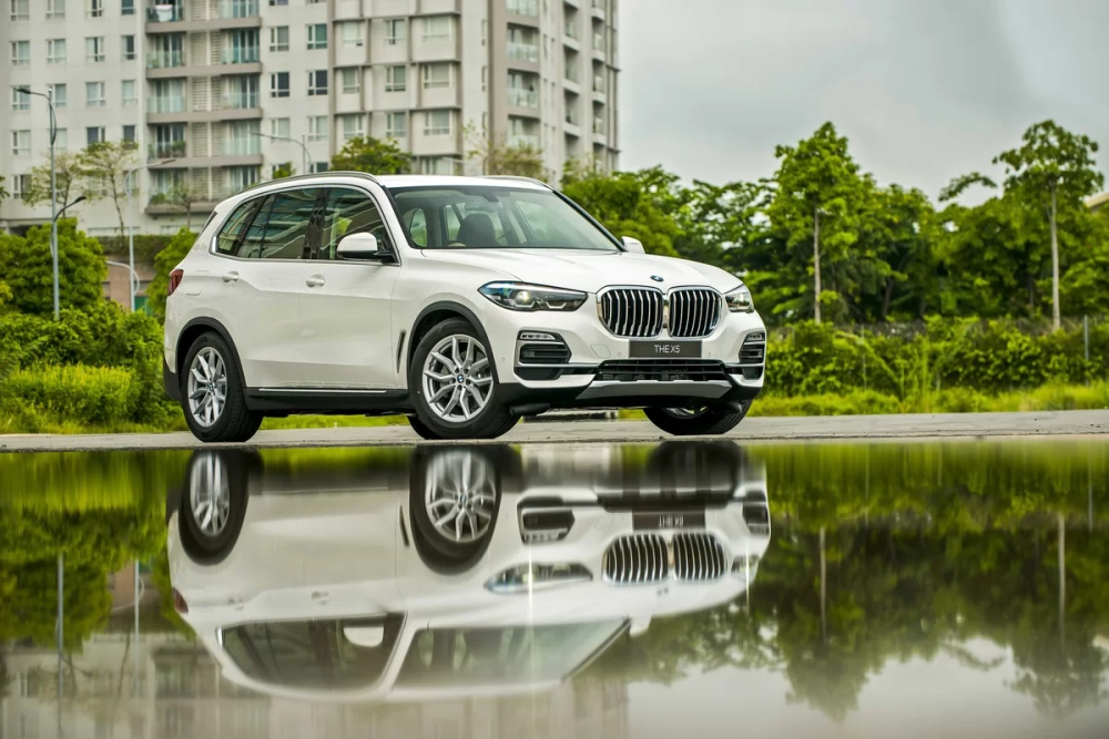 BMW X5 mới được đem về Việt Nam hồi tháng 7/2019 hiện cũng đang được THACO giảm giá 100 triệu đồng.