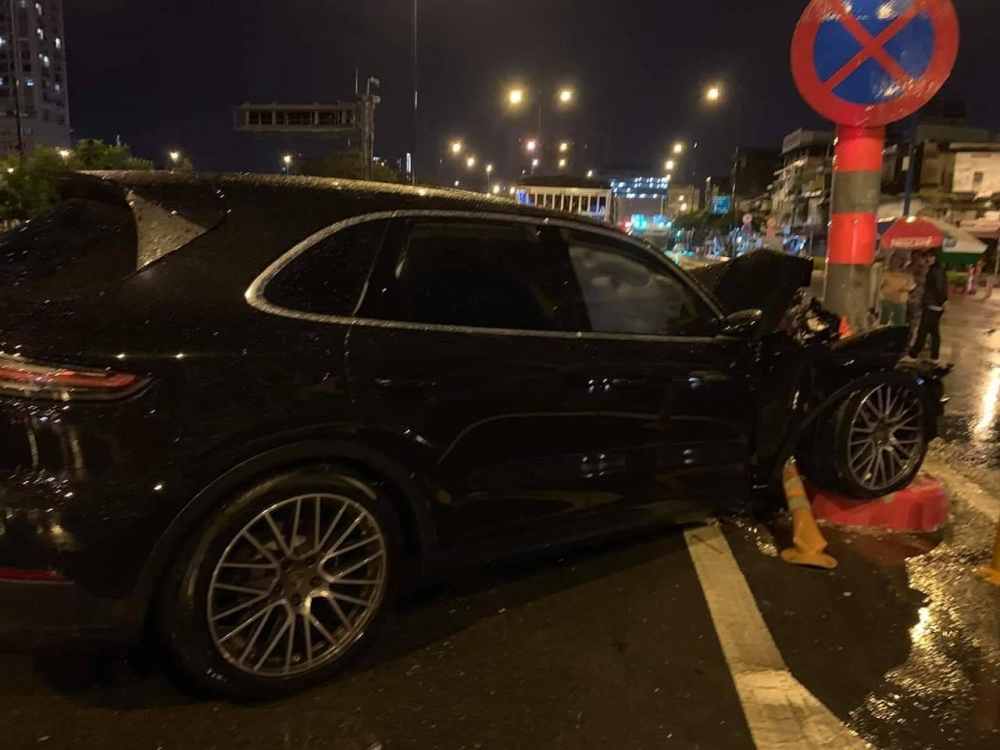 Hiện trường vụ tai nạn của chiếc Porsche Cayenne