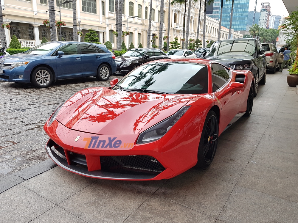 Si&ecirc;u xe Ferrari 488 GTB n&agrave;y được Tuấn Hưng mua lại từ một c&ocirc;ng ty nhập khẩu tư nh&acirc;n quận 5