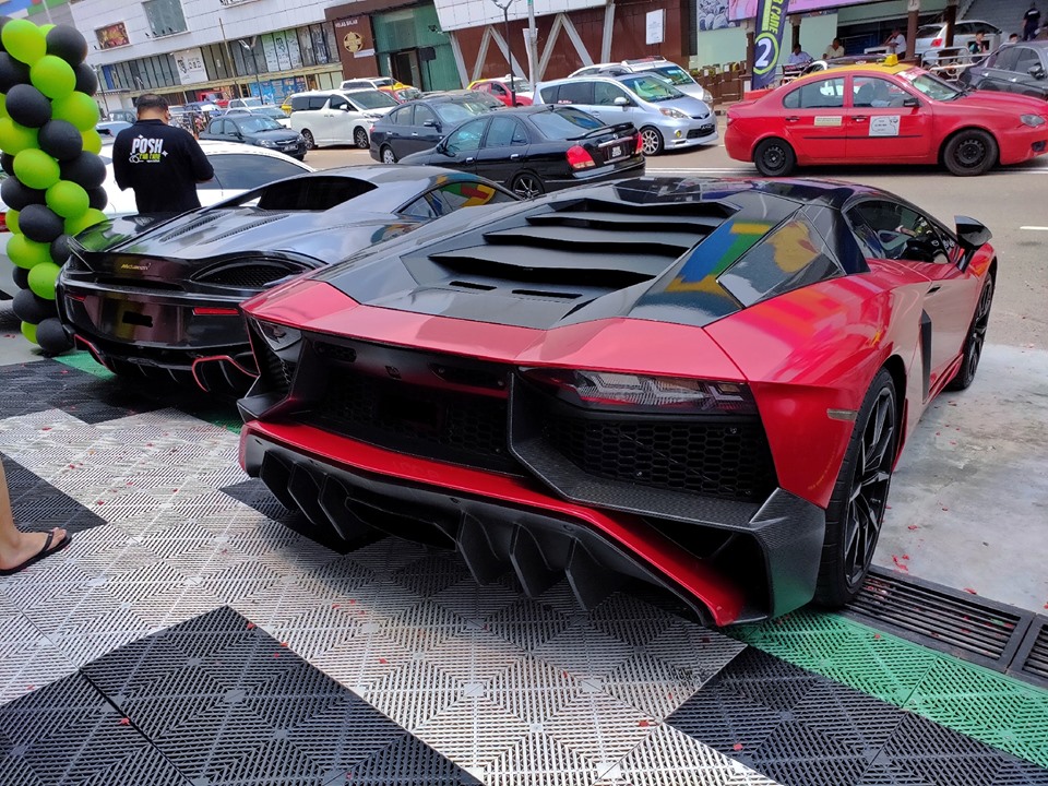 Lamborghini Aventador LP700-4 độ bản SV v&agrave; kế b&ecirc;n l&agrave; McLaren 570S