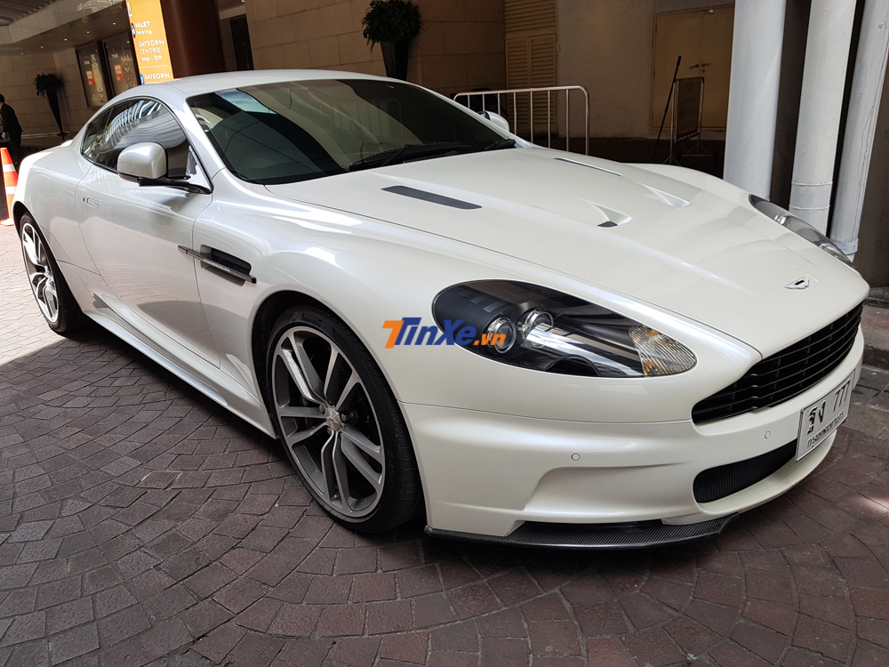 si&ecirc;u xe Aston Martin DBS