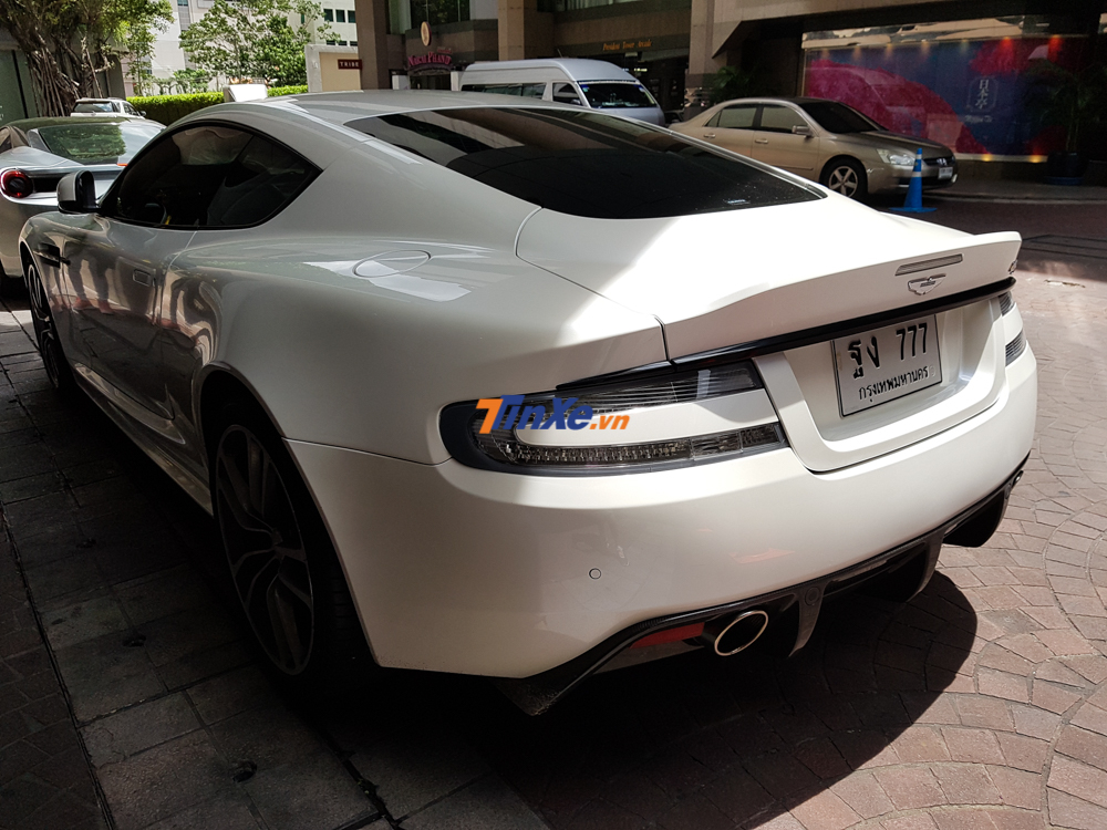 Cận cảnh vẻ đẹp của si&ecirc;u xe Aston Martin DBS tại Th&aacute;i Lan nh&igrave;n từ ph&iacute;a đu&ocirc;i xe