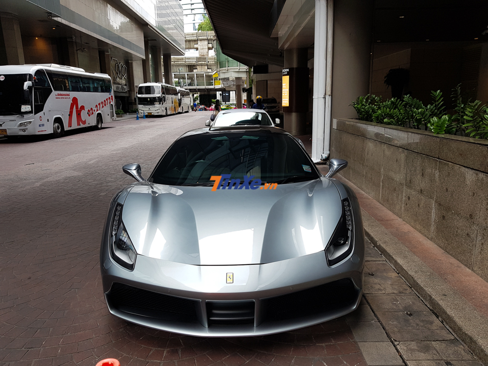 Ferrari 488 GTB cũng được nh&agrave; gi&agrave;u Th&aacute;i ưa chuộng nhưng si&ecirc;u xe xếp h&agrave;ng ph&iacute;a sau mới khiến đại gia Việt ch&uacute; &yacute;