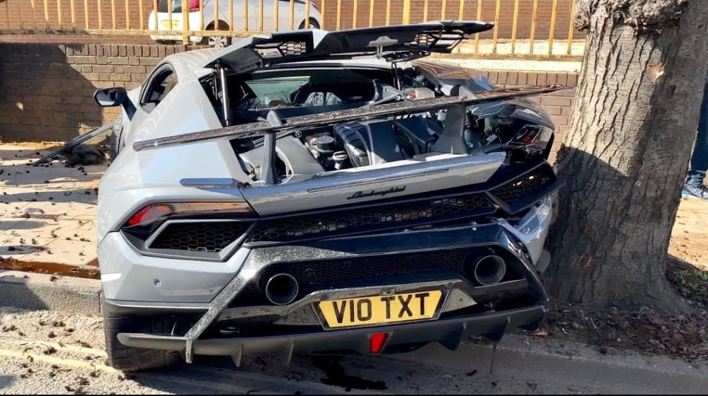 Chiếc Lamborghini Huracan Performante bị hỏng nặng sau vụ tai nạn