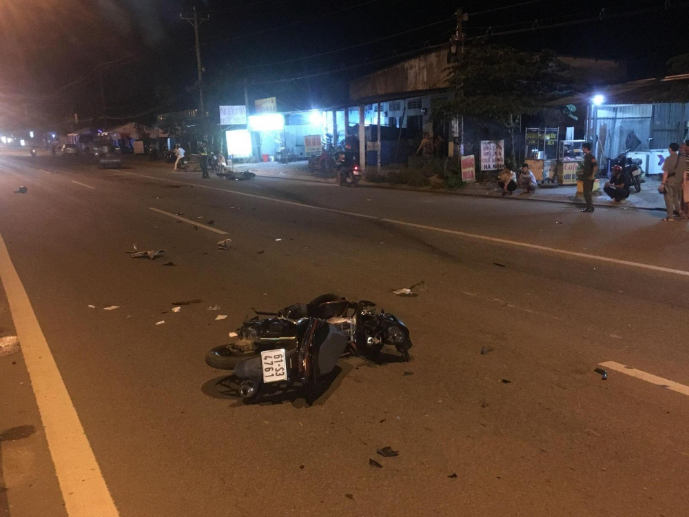 Hiện trường vụ tai nạn xe m&aacute;y nghi&ecirc;m trọng tại B&igrave;nh Dương