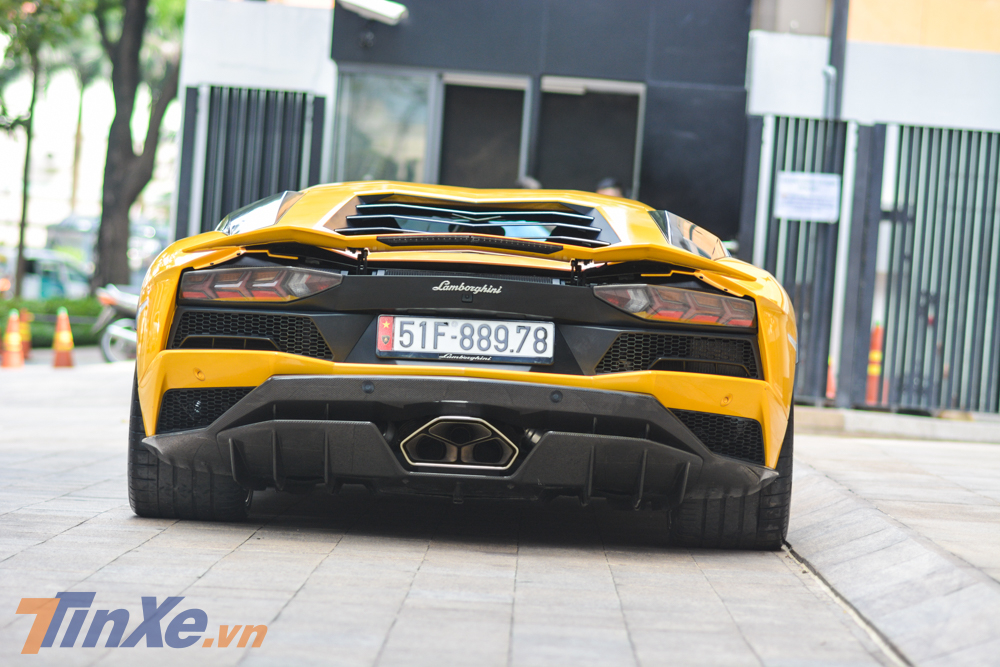 Chủ nh&acirc;n chiếc si&ecirc;u xe Lamborghini Aventador S LP740-4 n&agrave;y l&agrave; một doanh nh&acirc;n sinh sống ở quận 12, Tp.HCM