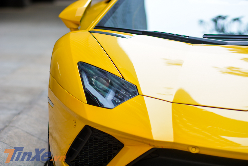 Đ&egrave;n pha của si&ecirc;u xe Lamborghini Aventador S LP740-4