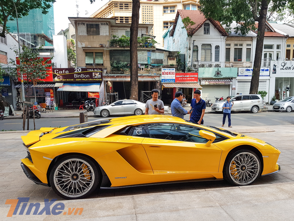 Lamborghini Aventador S LP740-4 có giá lăn bánh hơn 46 tỷ đồng Lamborghini Aventador S LP740-4 có giá lăn bánh hơn 46 tỷ đồng