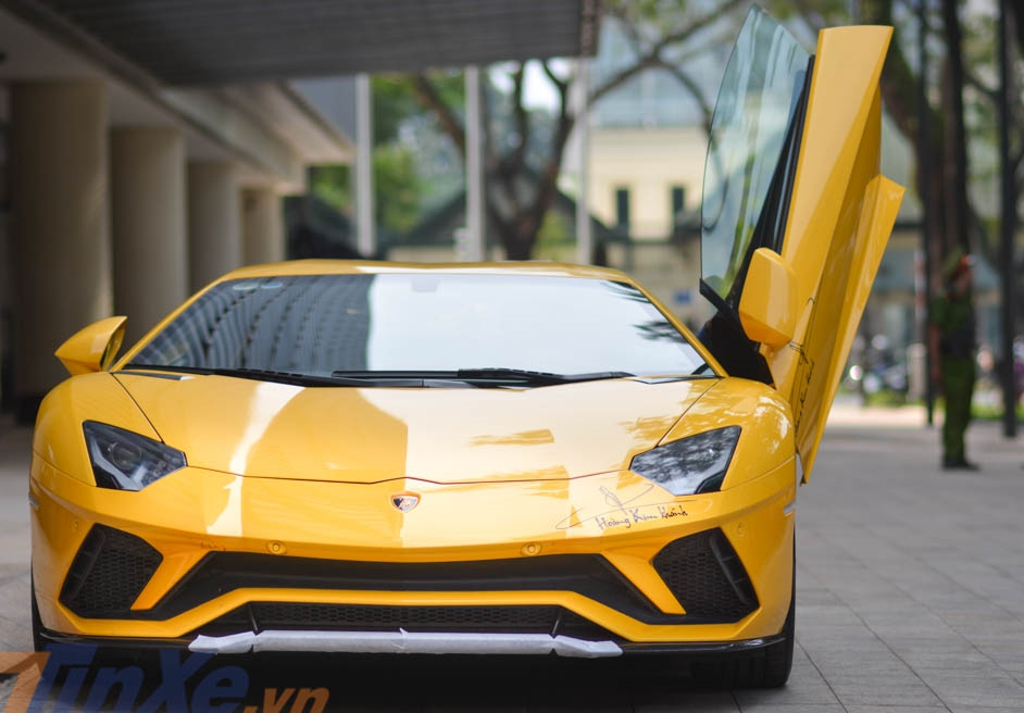 Siêu xe Lamborghini Aventador S mới có mặt trong Nam sau khi ra Hà Nội sửa chữa hơn 1 tháng Siêu xe Lamborghini Aventador S mới có mặt trong Nam sau khi ra Hà Nội sửa chữa hơn 1 tháng