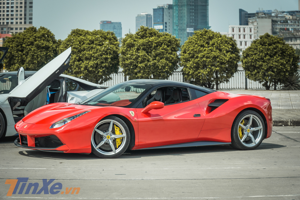 Chiếc si&ecirc;u xe Ferrari 488 GTB n&agrave;y l&uacute;c mới về nước thuộc sở hữu của một doanh nh&acirc;n H&agrave; Nội