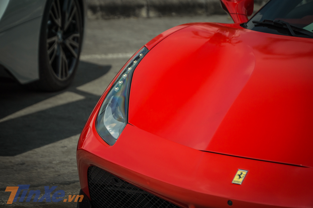 Ferrari 488 GTB đạt vận tốc tối đa 330 km/h