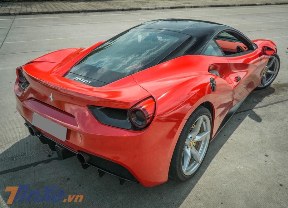 Có khoảng 5 chiếc Ferrari 488 GTB ở Việt Nam mang màu sơn gốc là đỏ