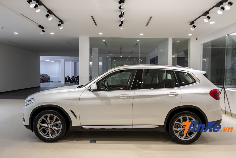 BMW X3 mới có tỉ lệ phân bộ thân xe khá cân đối.